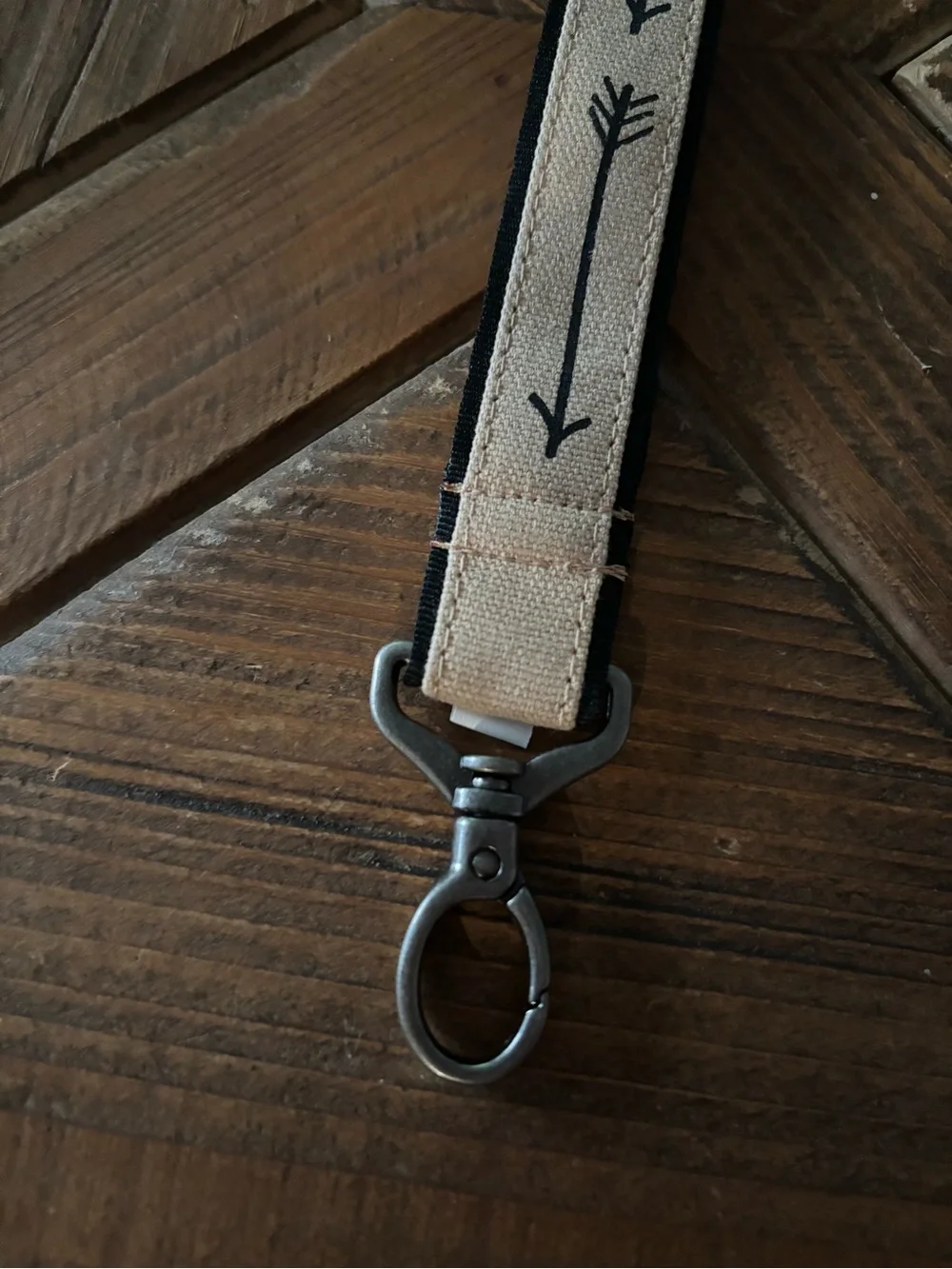 thirty-one Beige and Black Arrow Wristlet Keychain